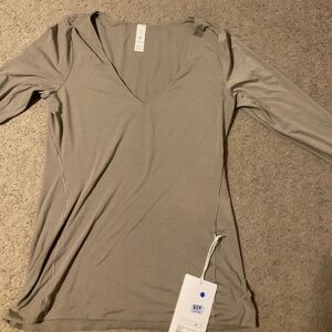 Lululemon nulu vneck